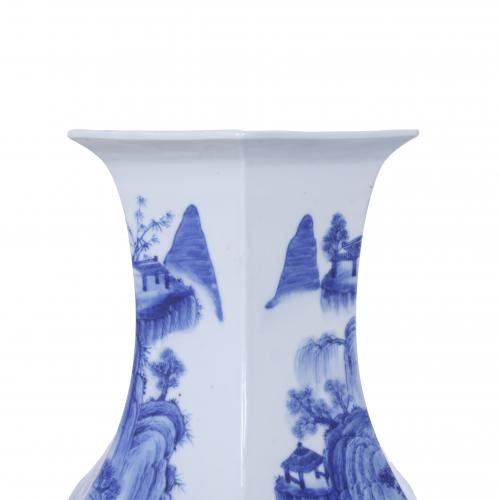 PAIR OF VASES, LATE QING DYNASTY. CIRCA 1890-1900.
