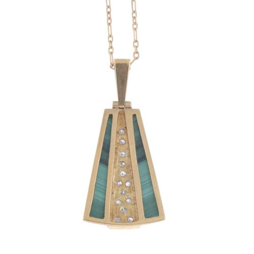ART DECO PENDANT WITH MALACHITE AND DIAMONDS.