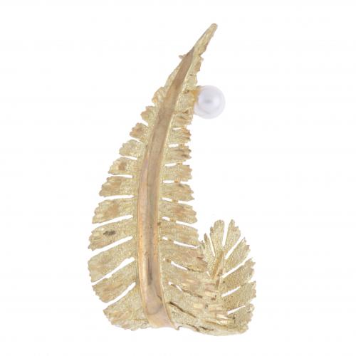 LEAF-SHAPED BROOCH, 1940&#39;S.
