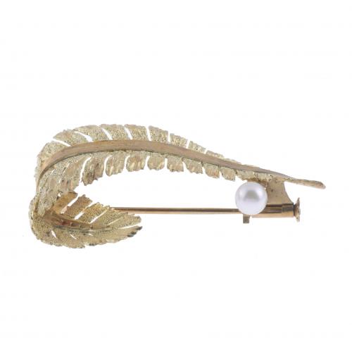 LEAF-SHAPED BROOCH, 1940&#39;S.