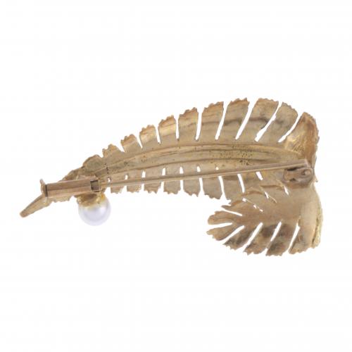 LEAF-SHAPED BROOCH, 1940&#39;S.