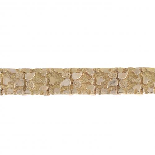TEXTURED WIDE BRACELET.
