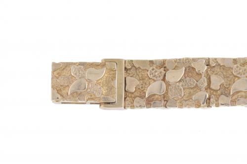 TEXTURED WIDE BRACELET.