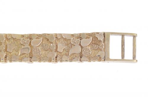 TEXTURED WIDE BRACELET.