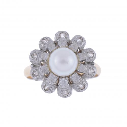 EARRINGS AND RING SET WITH PEARL.