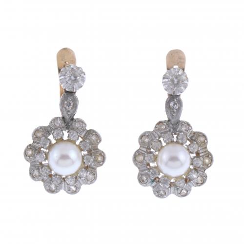 EARRINGS AND RING SET WITH PEARL.