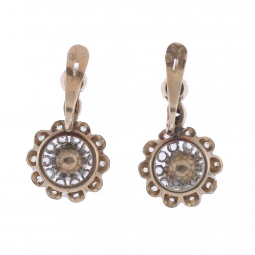 EARRINGS AND RING SET WITH PEARL.
