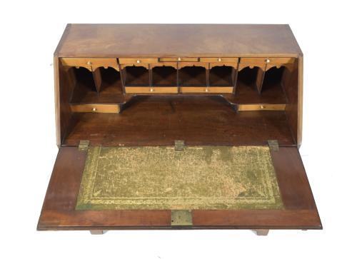 ENGLISH WRITING DESK, GEORGE IV STYLE. LATE 19TH CENTURY.