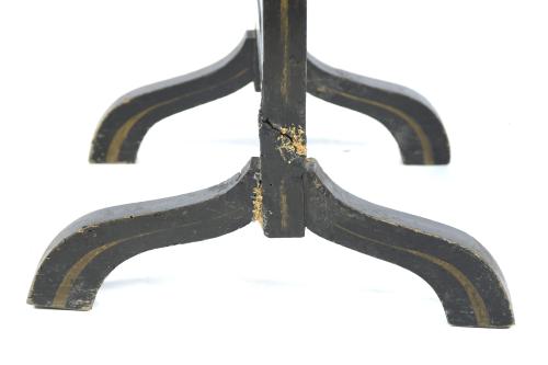 Mesa auxiliar tilt-top inglesa. siglo XIX. 