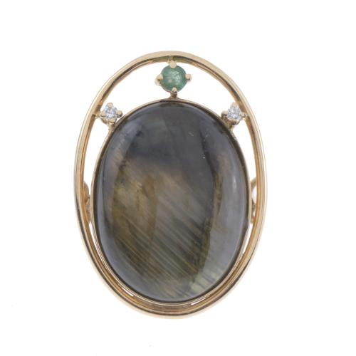 LARGE RING WITH LABRODITE, EMERALD AND DIAMONDS.