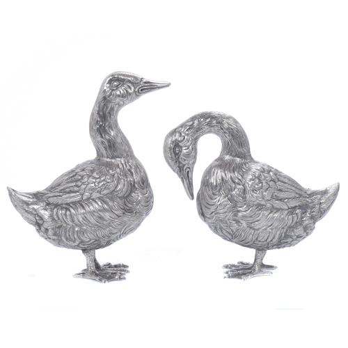 PAIR OF BIRDS IN ENGLISH SILVER, 19TH CENTURY.