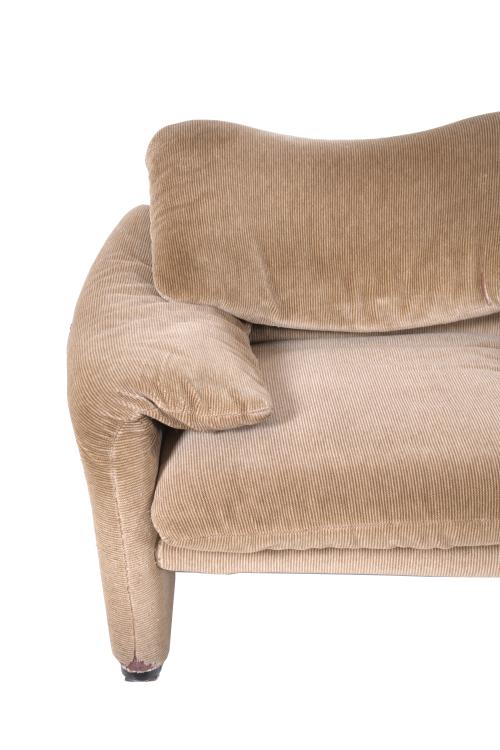 VICO MAGISTRETTI (1920-2006). THREE-SEATER SOFA, MODEL "MAR