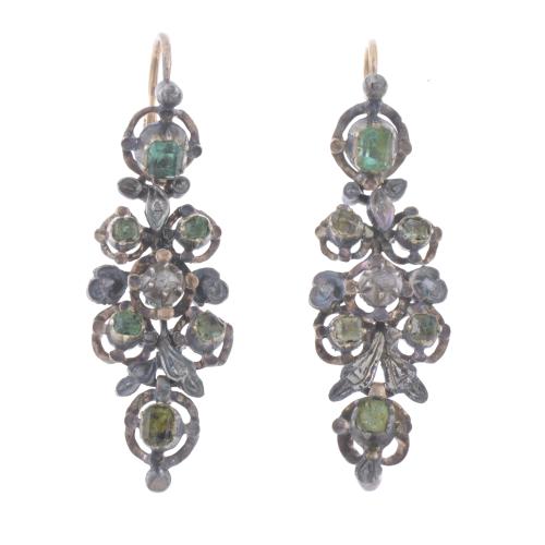 ELIZABETHAN RHINESTONES EARRINGS.