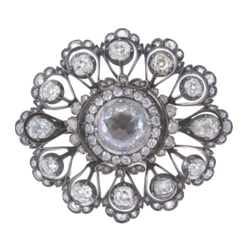 BROCHE CON DIAMANTES CIRCA 1830-1840.  ÉPOCA REGENCIA MARIA CRISTINA-ISABEL II.
