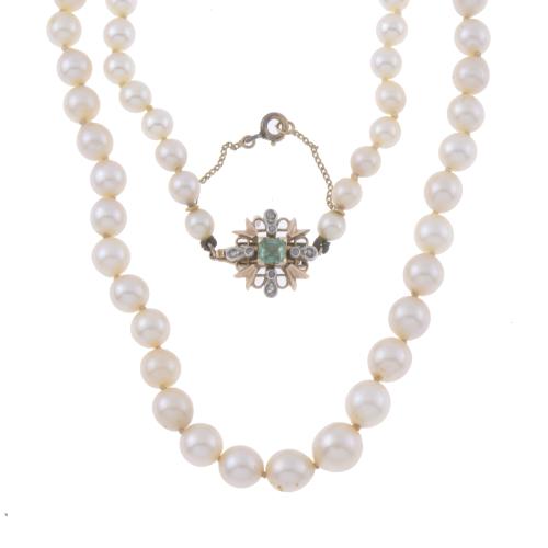 PEARLS LONG NECKLACE, 1950'S.