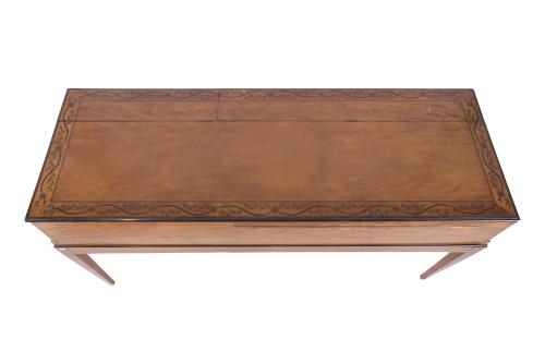 Fortepiano inglés transformado en escritorio, circa 1795 - 