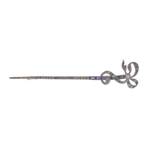 NEO-CLASSIC STYLE COSTUME JEWELLERY PIN