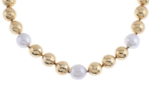 NECKLACE WITH GOLD SPHERES AND THREE AUSTRALIAN PEARLS