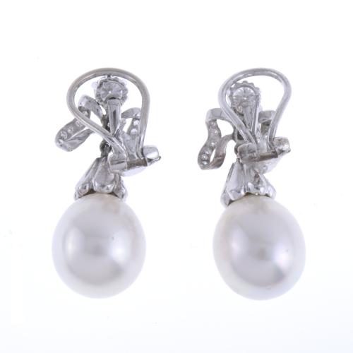 BOW EARRINGS WITH PEARL.