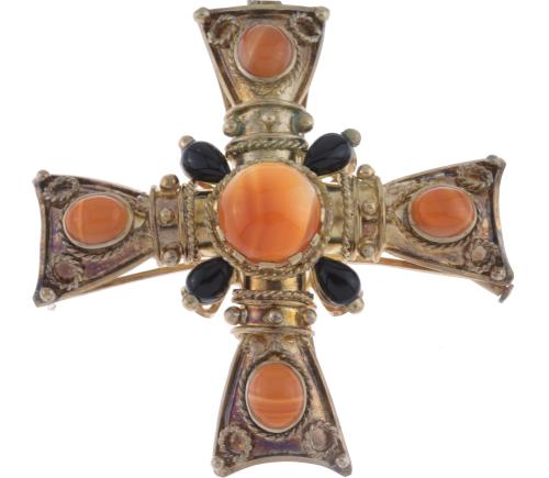 LARGE CROSS PENDANT-BROOCH WITH CARNELIAN AND ONYX.