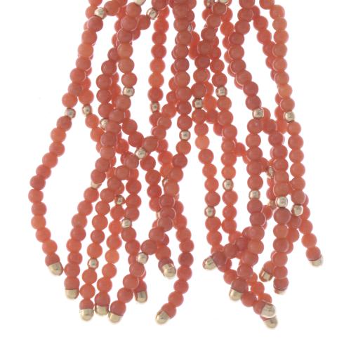 LONG NECKLACE WITH POMPON.