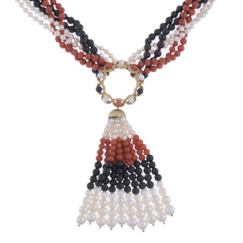 LONG NECKLACE AND EARRINGS IN CORAL, ONYX AND PEARLS.