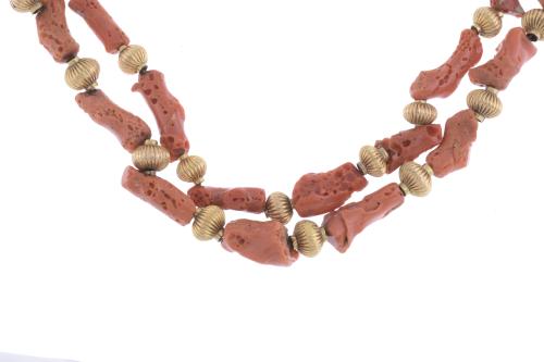 ETHNIC STYLE CORAL NECKLACE.