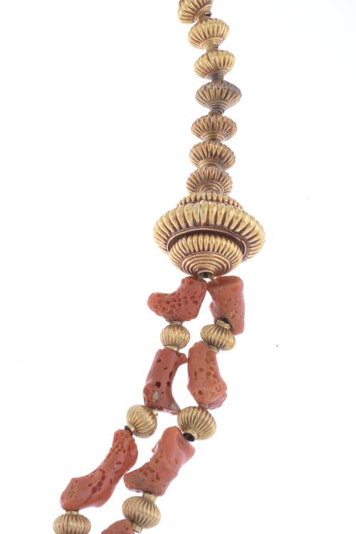 ETHNIC STYLE CORAL NECKLACE.