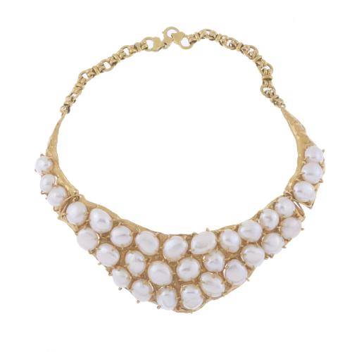 BIB NECKLACE WITH BAROQUE PEARLS.