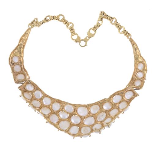 BIB NECKLACE WITH BAROQUE PEARLS.