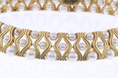 PEARLS CHOKER.