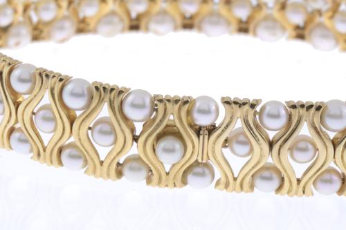 PEARLS CHOKER.