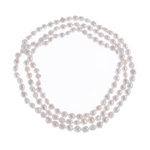LONG NECKLACE WITH A BAROQUE PEARL.