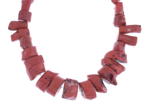 DOS COLLARES EN CORAL. 