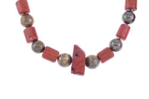 DOS COLLARES EN CORAL. 