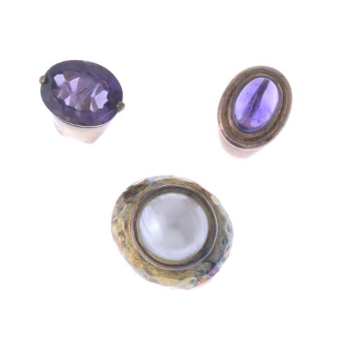 THREE AMETHYSTS AND MABÉ PEARL RINGS.