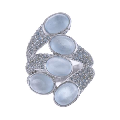 RING WITH AQUAMARINE.