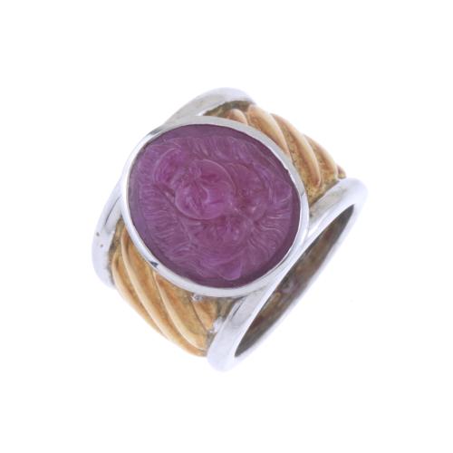 BICOLOUR RING WITH LION IN RUBY.