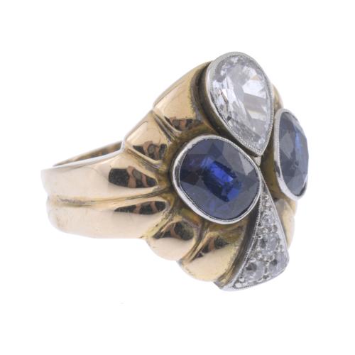 ART DECO RING WITH DIAMONDS AND SAPPHIRES.