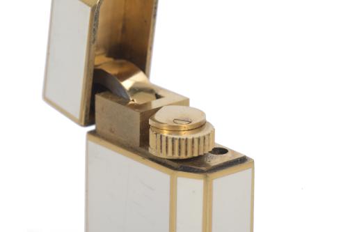 CARTIER. LIGHTER.