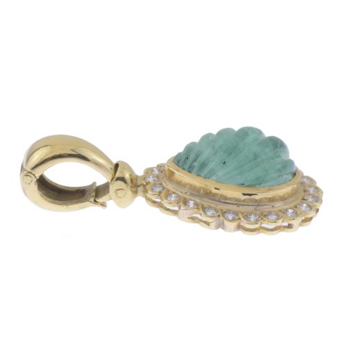 PENDANT WITH EMERALD.