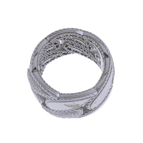 OPENWORK WIDE RING WITH DIAMONDS.