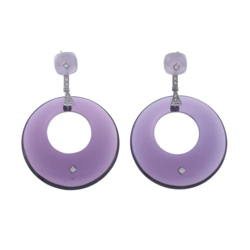 PENDIENTES LARGOS EN CRISTAL MORADO.