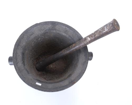 IRON MORTAR WITH PESTLE, AFTER RENAISSANCE MODELS, 20TH CEN