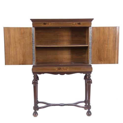 Gabinete estilo Jorge II, pps. siglo XX. 