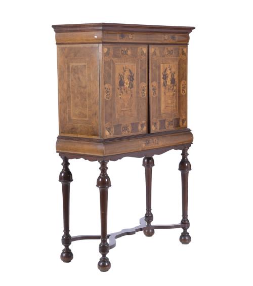 Gabinete estilo Jorge II, pps. siglo XX. 