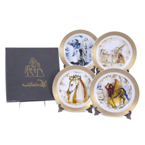SALVADOR DALÍ I DOMÈNECH (1904-1989). CUATRO PLATOS DE PORCELANA DE LA SERIE "LOS CABALLOS DALINIANOS", SEGUNDA MITAD SIGLO XX. 