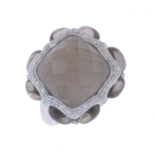 RING WITH FUMÉ QUARTZ AND DIAMONDS.