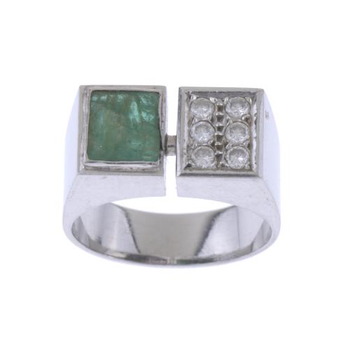 SIGNET RING WITH EMERALD AND DIAMONDS.