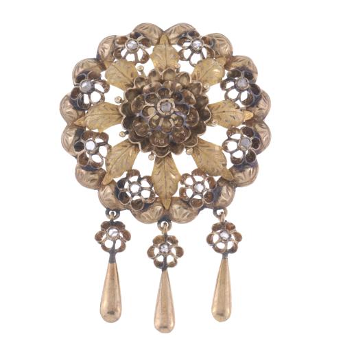BROOCH WITH FLORAL MOTIFS.